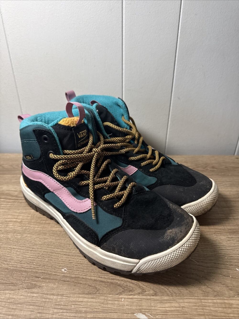 VANS UltraRange MTE Primaloft High Top Sneakers Black Teal Pink 7.5 E3
